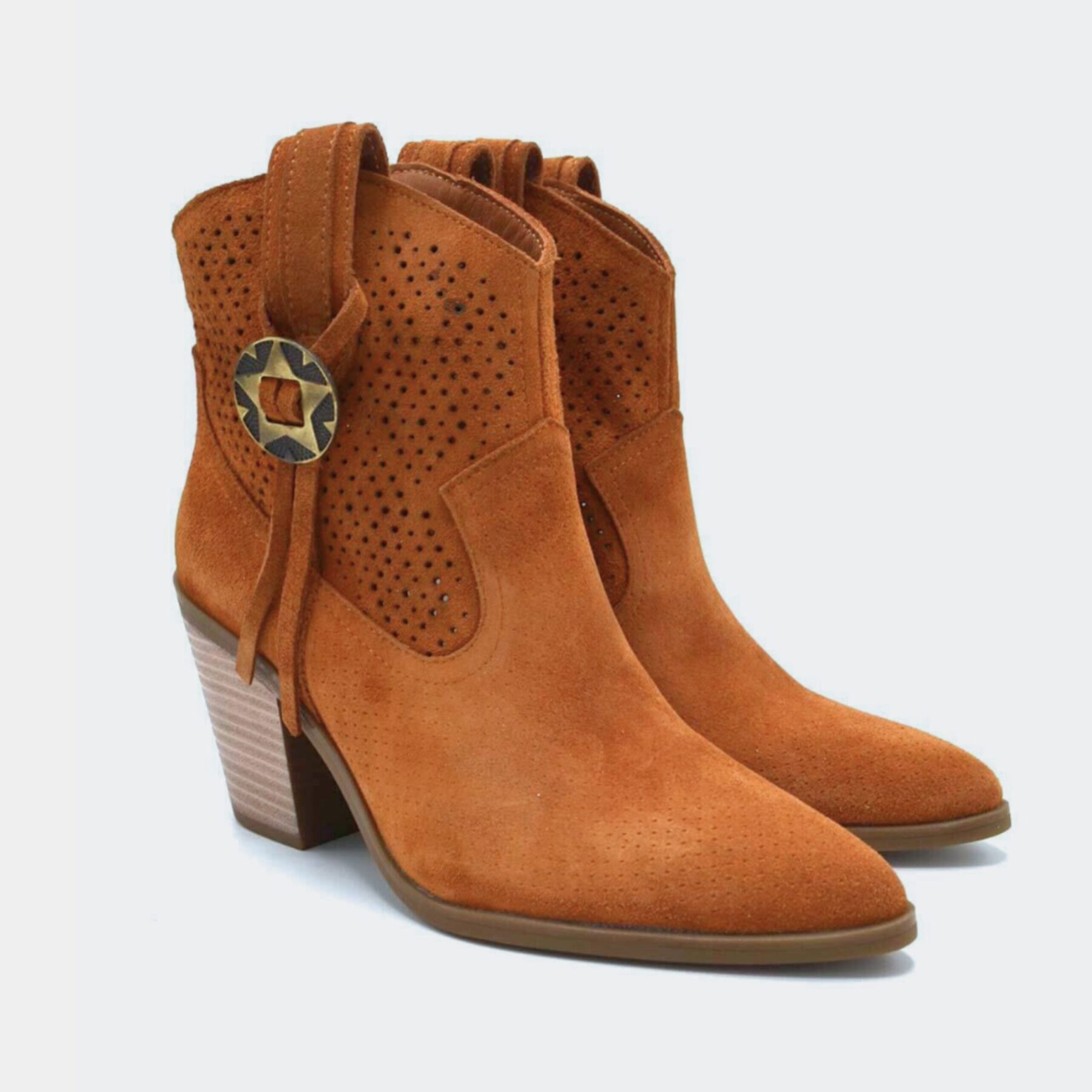 Дамски кафяви летни боти от естествен велур с перфорация на нисък ток — оферта от armadabg.eu